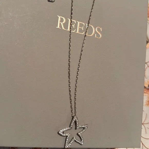 EUC SWAVORSKI CRYSTAL STARFISH NECKLACE SILVER - Picture 3 of 14